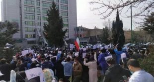 تجمع صنفی کادر درمان در مقابل وزارت بهداشت
