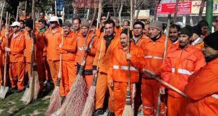 مطالبه‌گری کارگران شهرداری ۲۳ شهر کشور در تابستان!